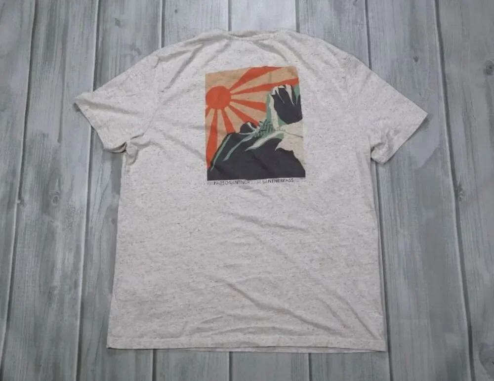 Santnerpasshütte Rifugio Passo Italian Dolomites Alps Men's Tshirt Sz L Beige
